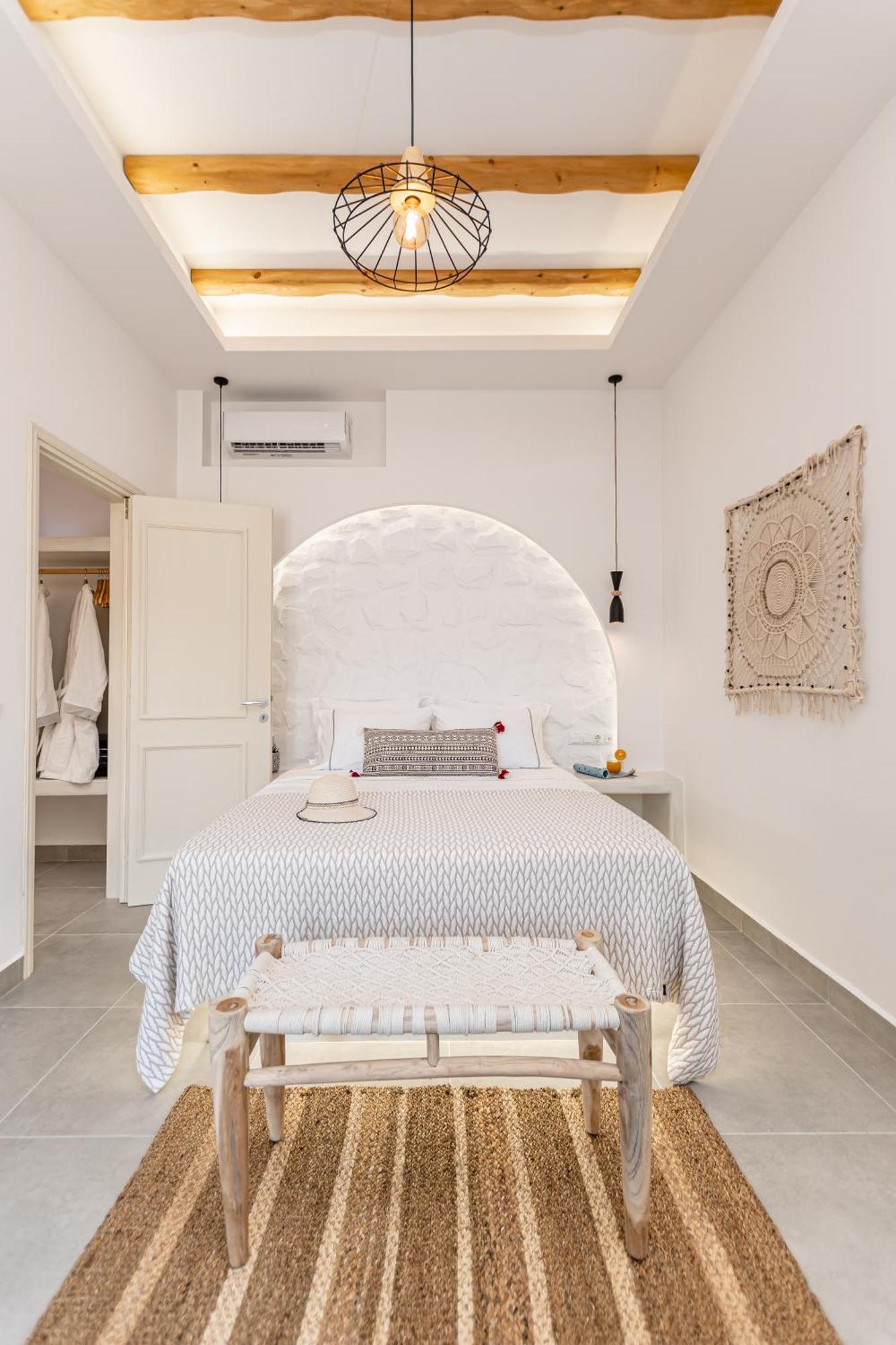 Porto Dema Luxury Suites Schoinoussa Exterior foto